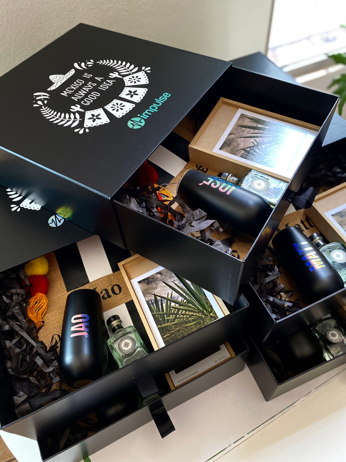 Caja Mexicana/Mexican Box