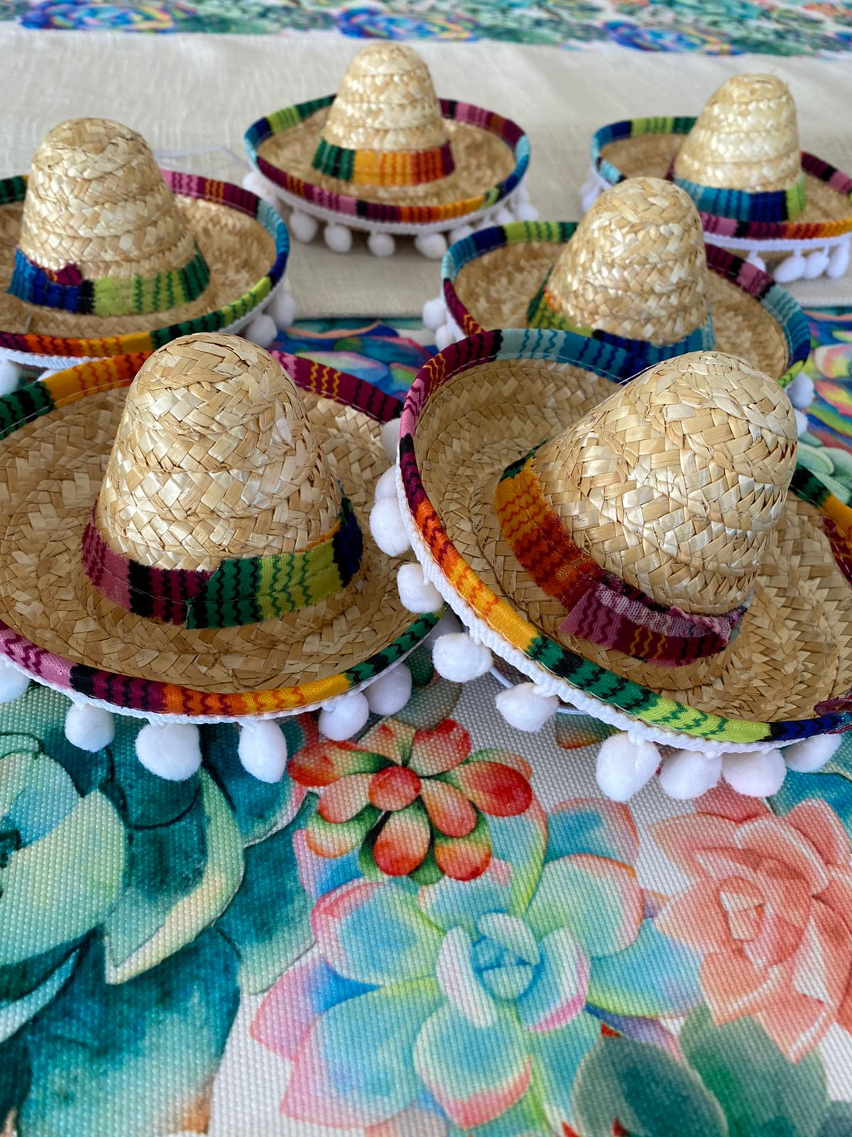 Sombreritos Mexicanos con pompones